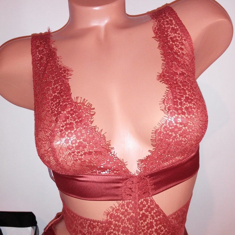 Victoria Secret Lingerie - Picture 3 of 7